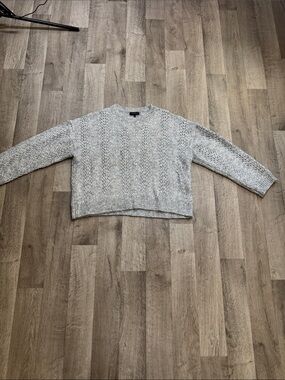 1 State Cozy Light Gray Cable Knit Sweater size M. Has sequins.